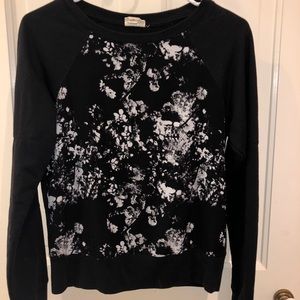 Converse - Black and white pullover